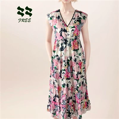 Įprasta gėlėta suknelė